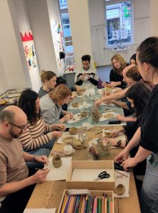 Atelier céramique créatif ouvert à toutes et tous et pour les personnes sans chez-soi 