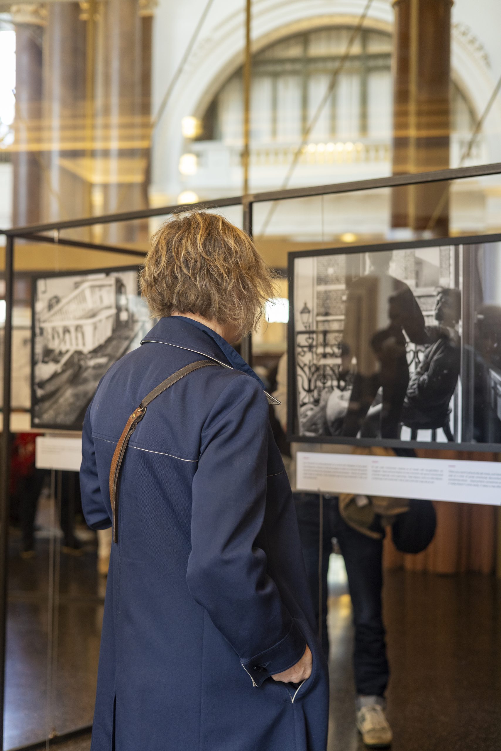 Exposition à la bourse de Bruxelles sur le travail de l'équipe Housing first de DoucheFLUX